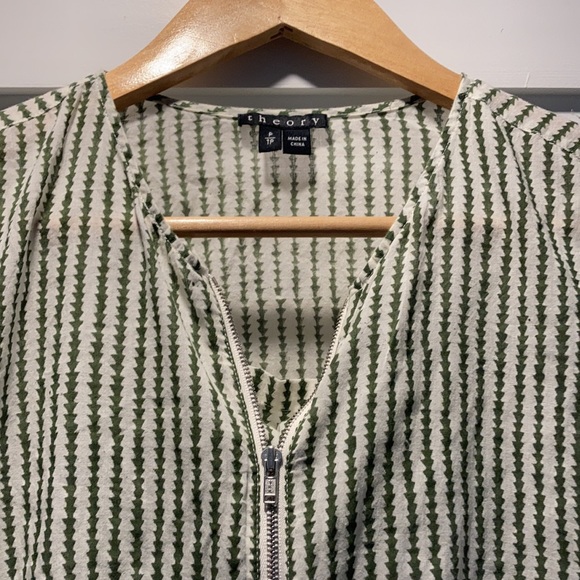 Theory blouse. - Picture 2 of 2